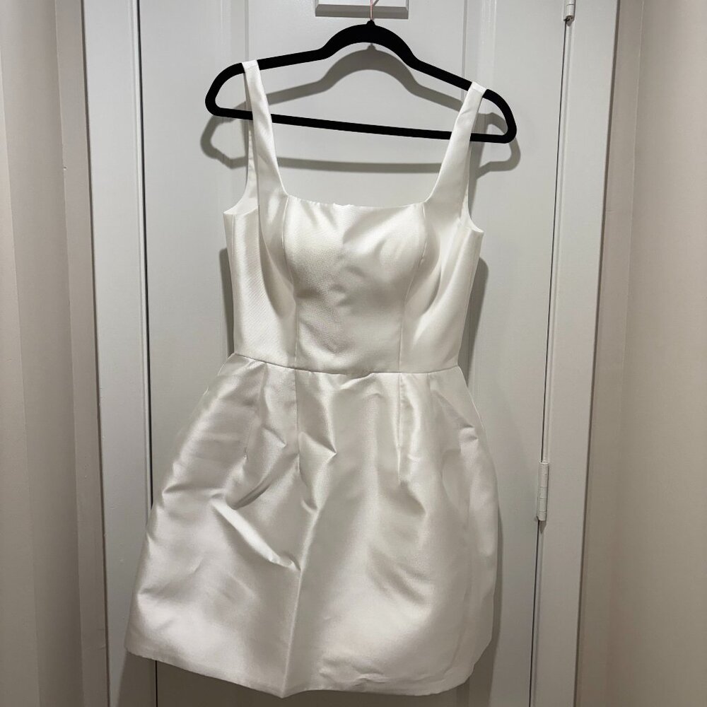 NWT Untamed Petals White Size 8